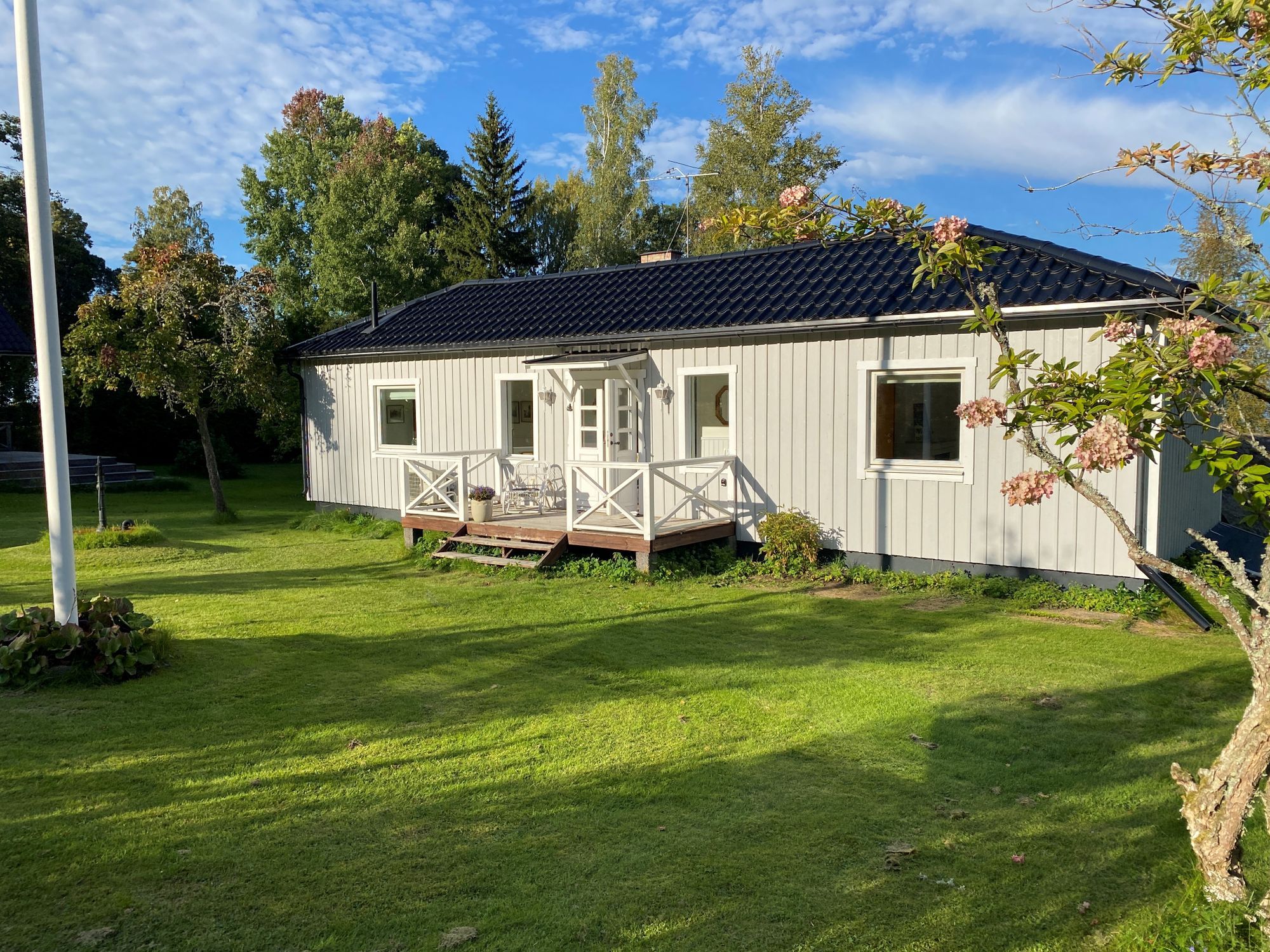 Sommarhus vid Södra Hjälmaren med sjötomt – bild 6 av 24