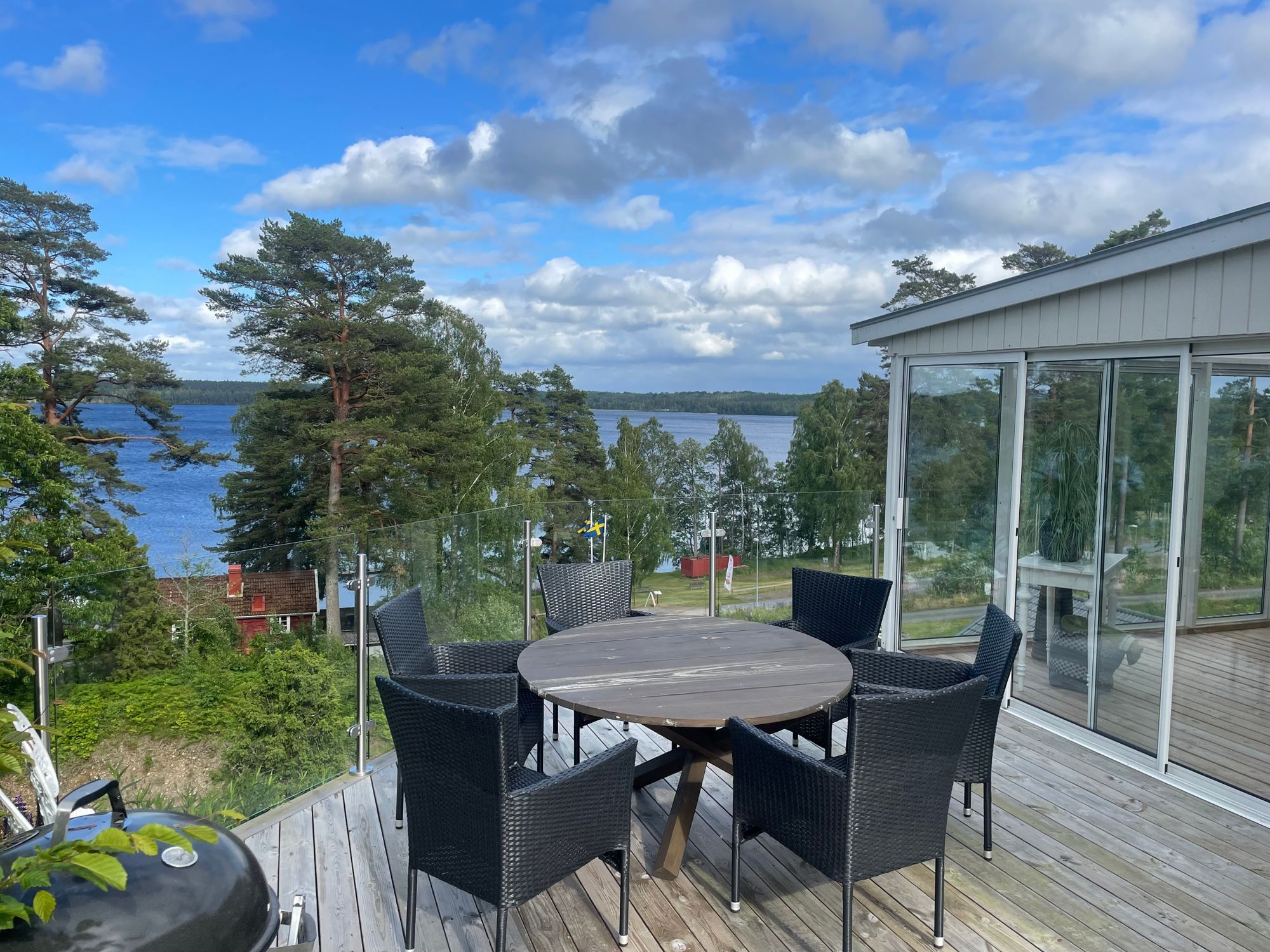 Nyare hus vid Vallsjöbaden