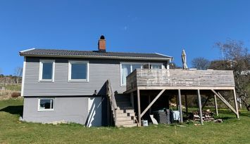 Fräsch stuga med utsikt, nära både hav och skog