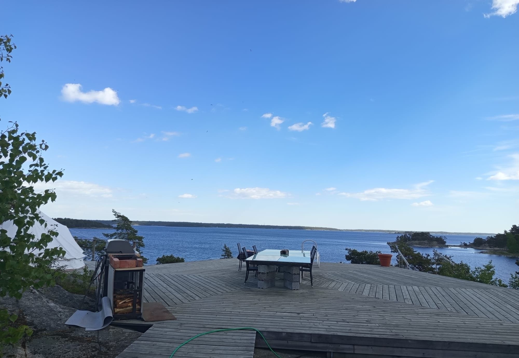 Stuga vid havet med utsikt utöver det vanliga