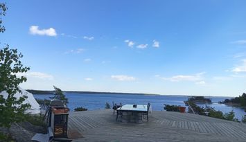 Stuga vid havet med utsikt utöver det vanliga