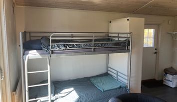 Charmig mindre stuga på bra läge