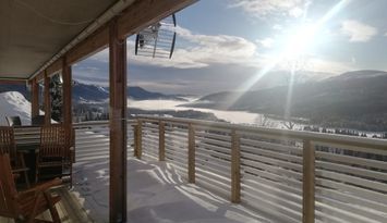 Mysig fjällodge med milsvid utsikt