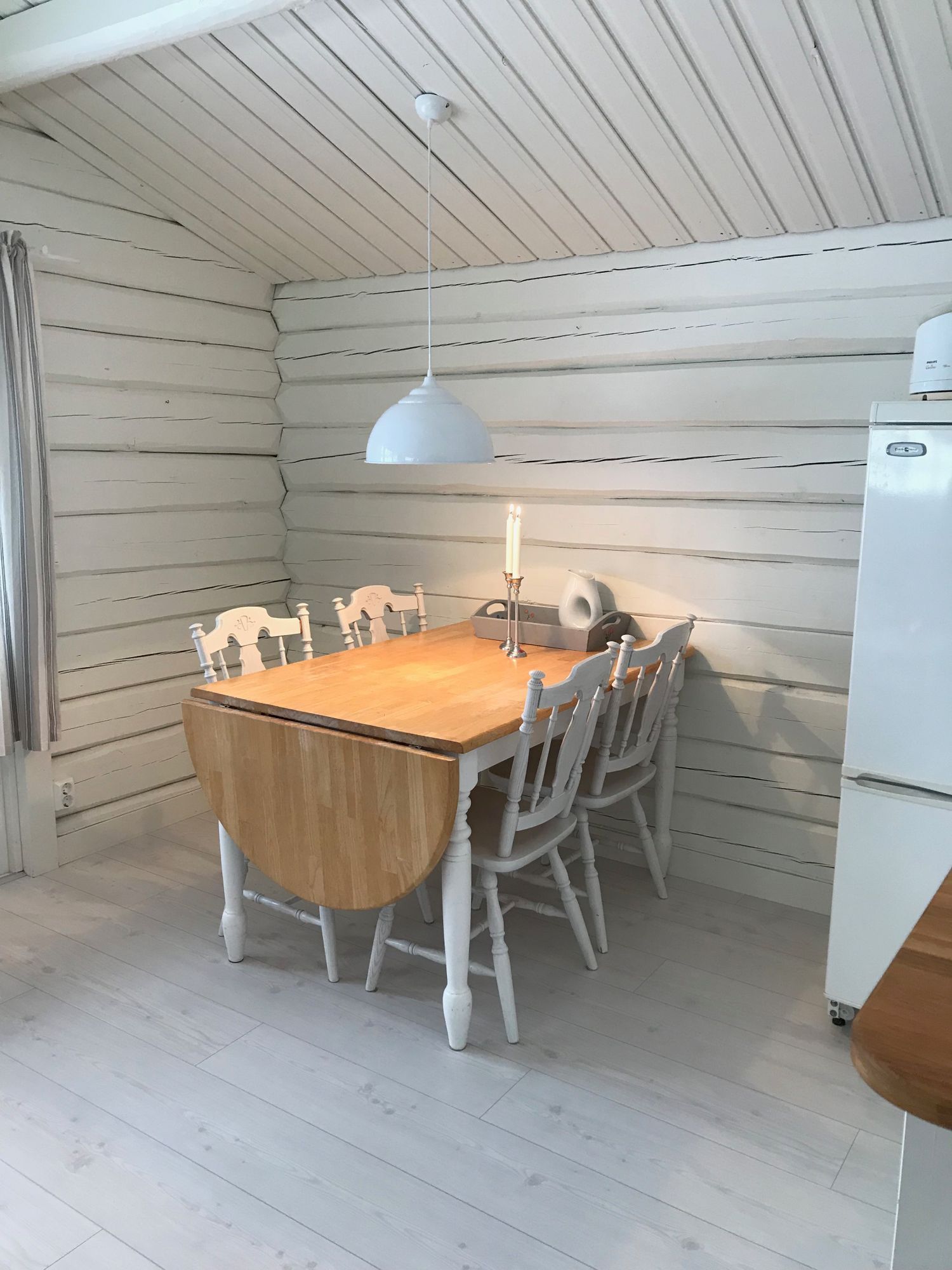 Mysig nyrenoverad timmerstuga vid havet – bild 5 av 6