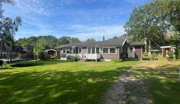 Strandnära stuga 5 min från hamn