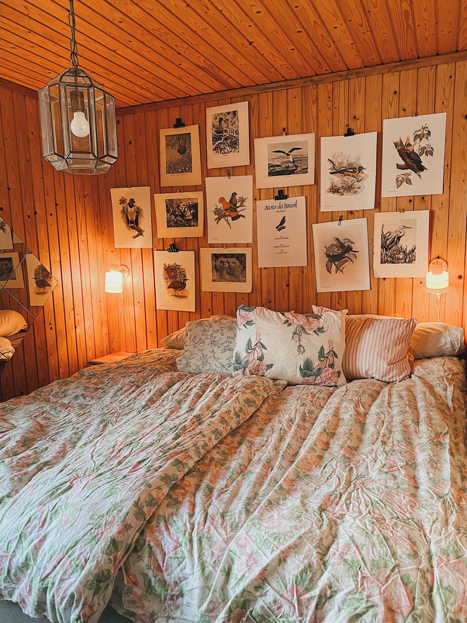 Idylliska stuga vid en sjö mitt i skogen – bild 19 av 24