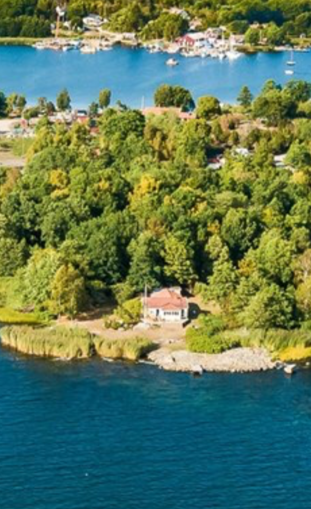 Hus med havstomt, egen badbrygga & panoramautsikt – bild 2 av 23