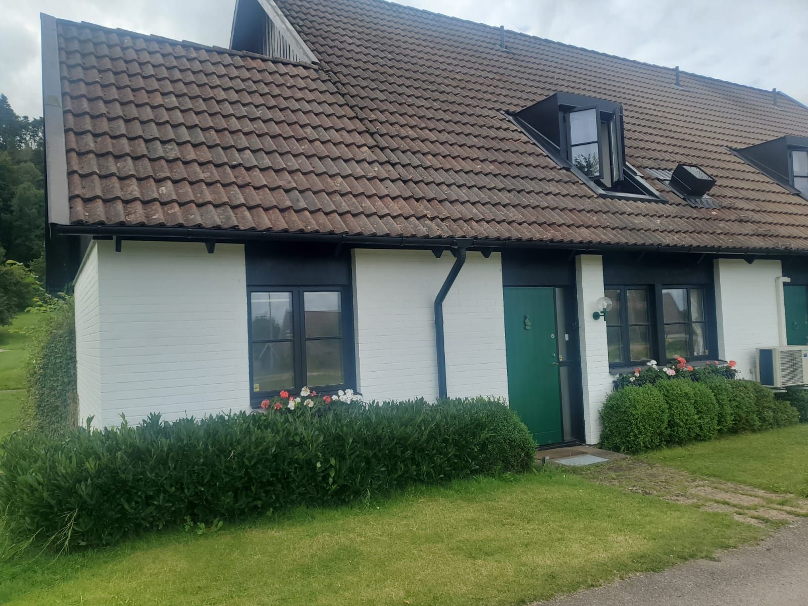 Vackert radhus i bästa läget i Båstad – bild 10 av 24
