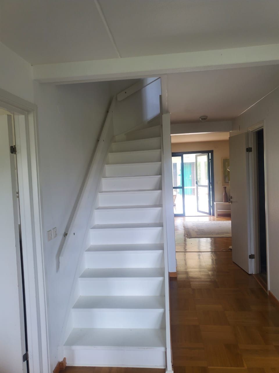 Vackert radhus i bästa läget i Båstad – bild 2 av 24