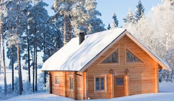 Timmerhuset vid sjön - Komfort mitt i naturen!