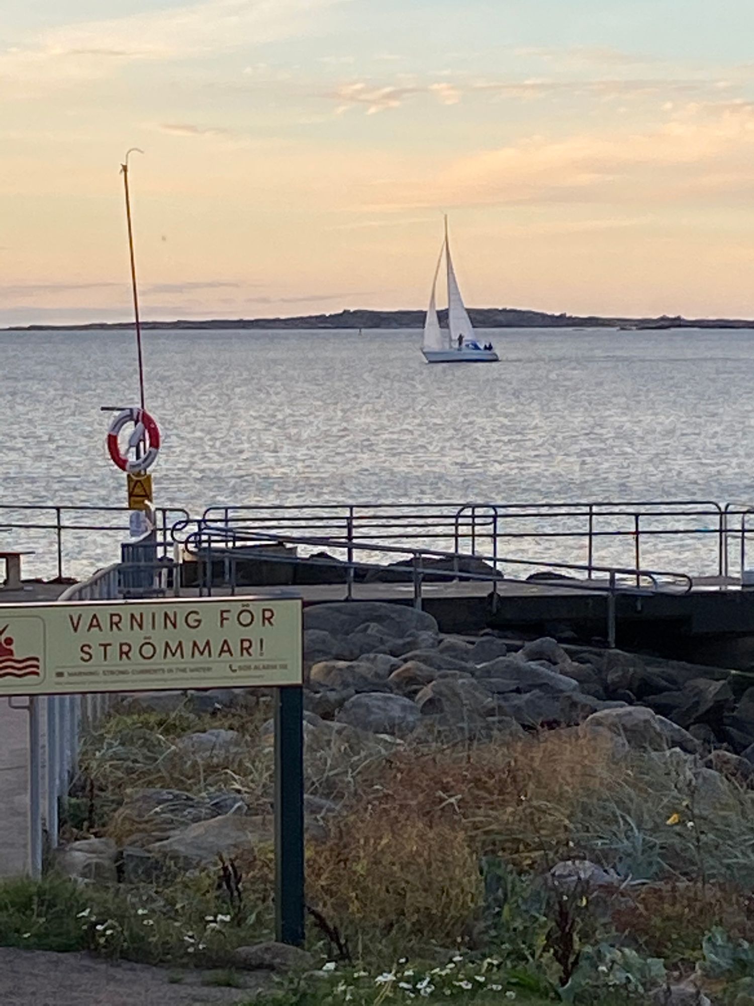 Charmigt hus vid havet – bild 2 av 8