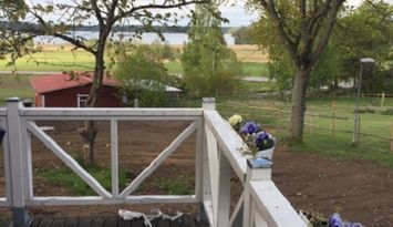 Liten stuga med havsutsikt i Sankt Anna