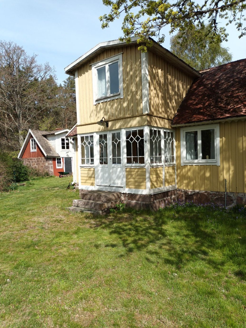 Charmigt Blekingehus nära havet i Torhamn