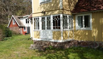 Charmigt Blekingehus nära havet i Torhamn