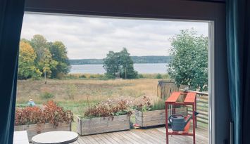 Mysigt hus med sjöutsikt 30 minuter från Stockholm