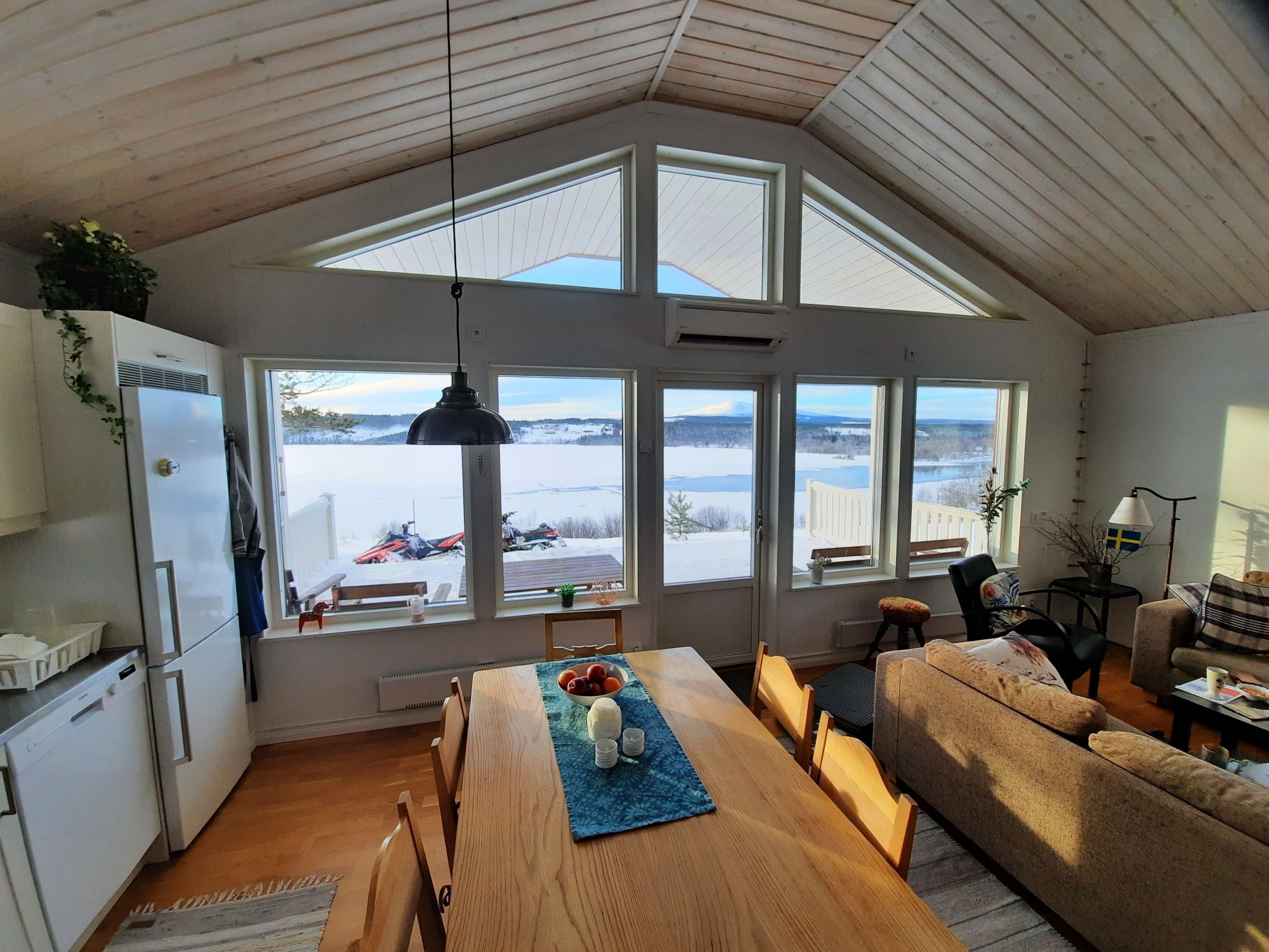 Mysig fjällnära stuga – bild 3 av 10