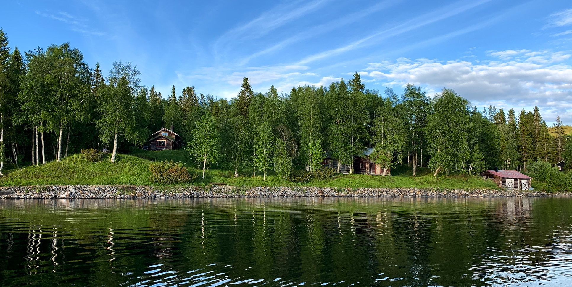 Fjällnära med sjötomt och enskilt läge