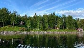 Fjällnära med sjötomt och enskilt läge