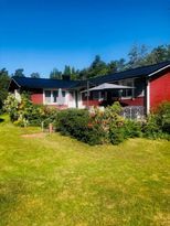 Idyllisk sommarhus med havsutsikt