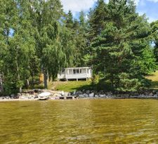 Summer house by lake Östra Laxsjön