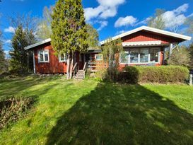 Stuga på gård med enskilt läge i vackra Sörmland