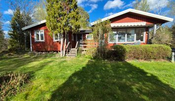 Stuga på gård med enskilt läge i vackra Sörmland
