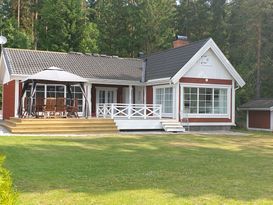Ferienhaus auf Seegrundstück