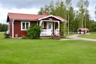 Little red cottage close to nature and lake