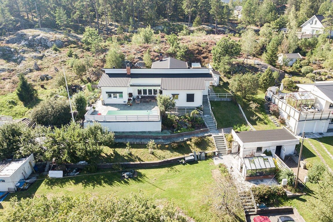 Villa med pool och bara 600m till havet! – bild 3 av 24