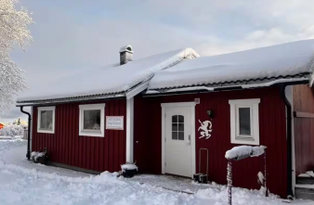 Mysiga "Stuga Backnära", granne med Järvsöbacken