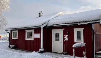 Mysiga "Stuga Backnära", granne med Järvsöbacken