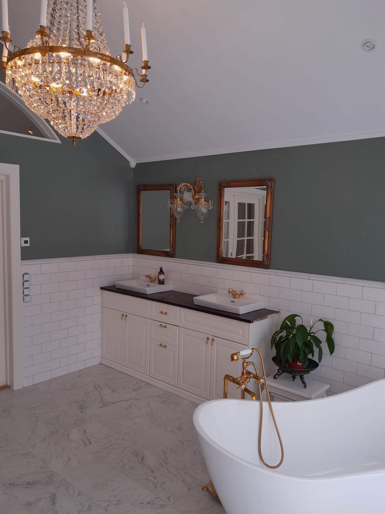 Nybyggd villa med sjötomt och egen brygga – bild 9 av 20