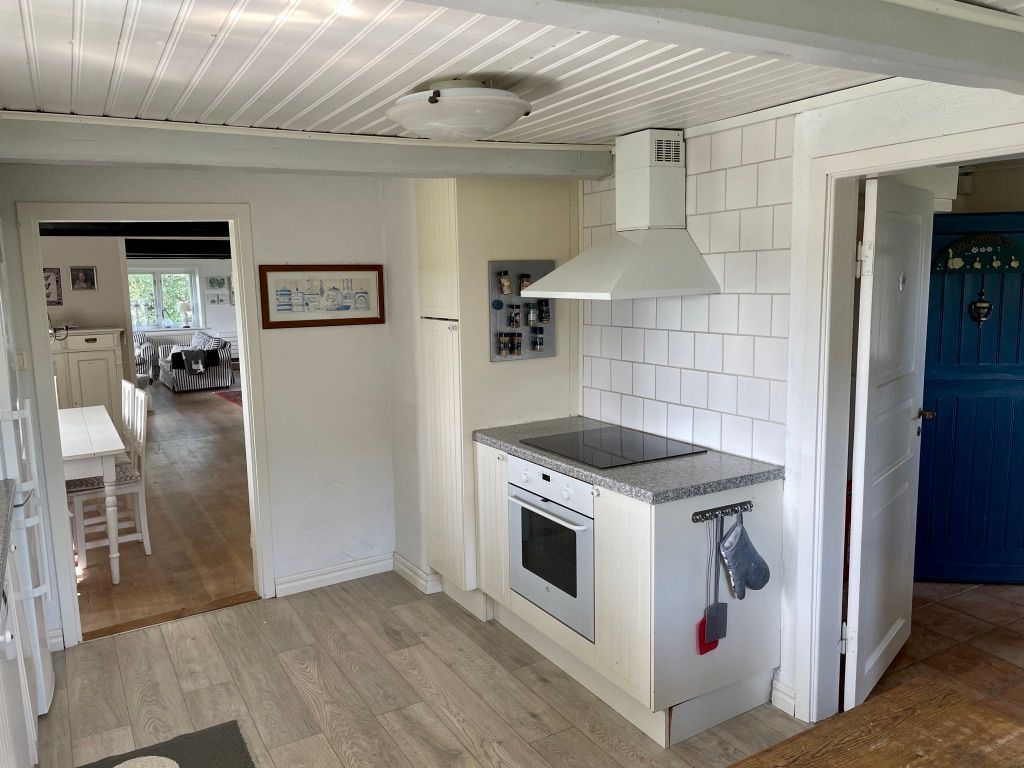 Fyrlängad gård mitt på Österlen – bild 7 av 16