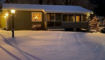 Nyrenoverad stuga i naturskönt läge.