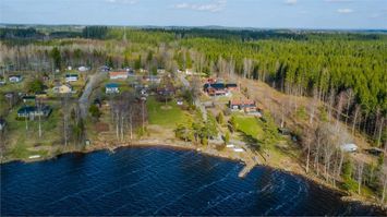 Idyllic timber house by lake in Småland 6+2 berths