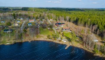 Idylliskt timmerhus vid småländsk sjö 6 bäddar