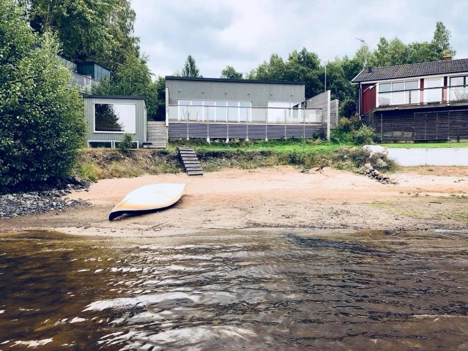 Sommarhus med strand, brygga och bastu vid sjön! – bild 18 av 24