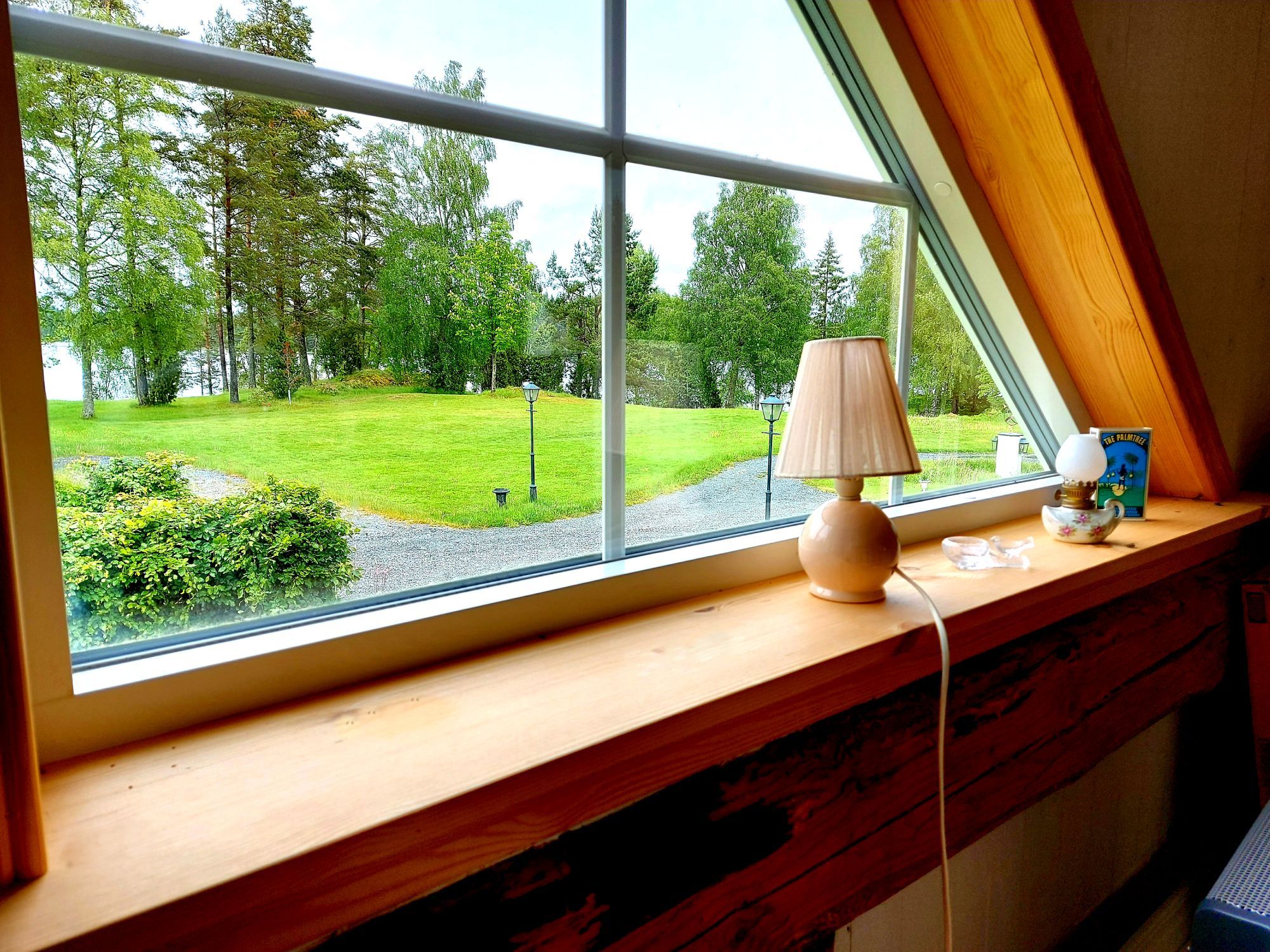 Hus med själ & charm. Egen strand, brygga, båt. – bild 16 av 22