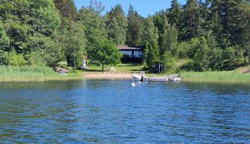 Skärgårds pärla med egen strand på ö 1 tim Sthlm