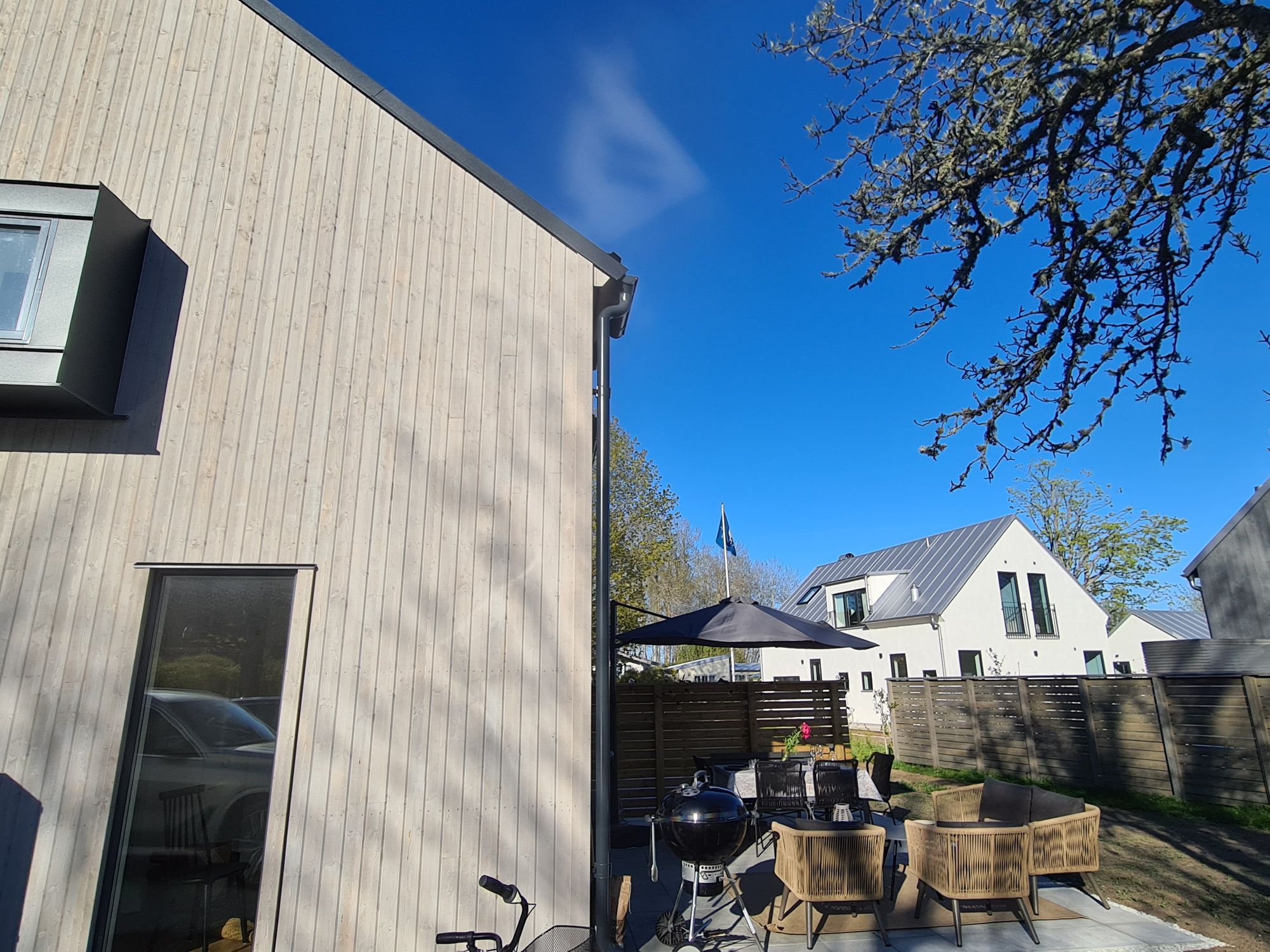 Drömläge i nytt gavelradhus med 2 min strand & hav – bild 16 av 24