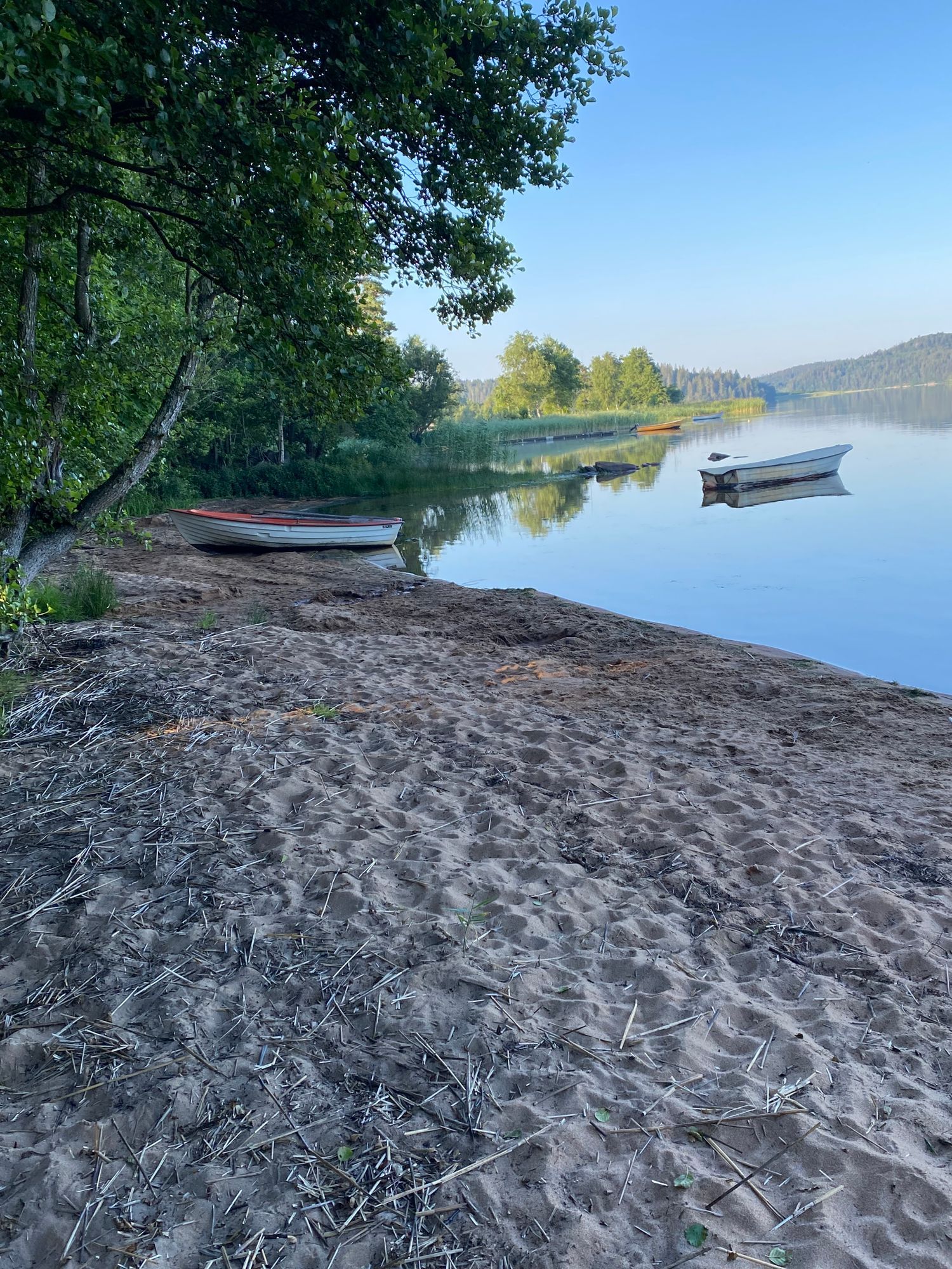 Mysig avsides stuga med närhet till sjö i Bohuslän – bild 21 av 24
