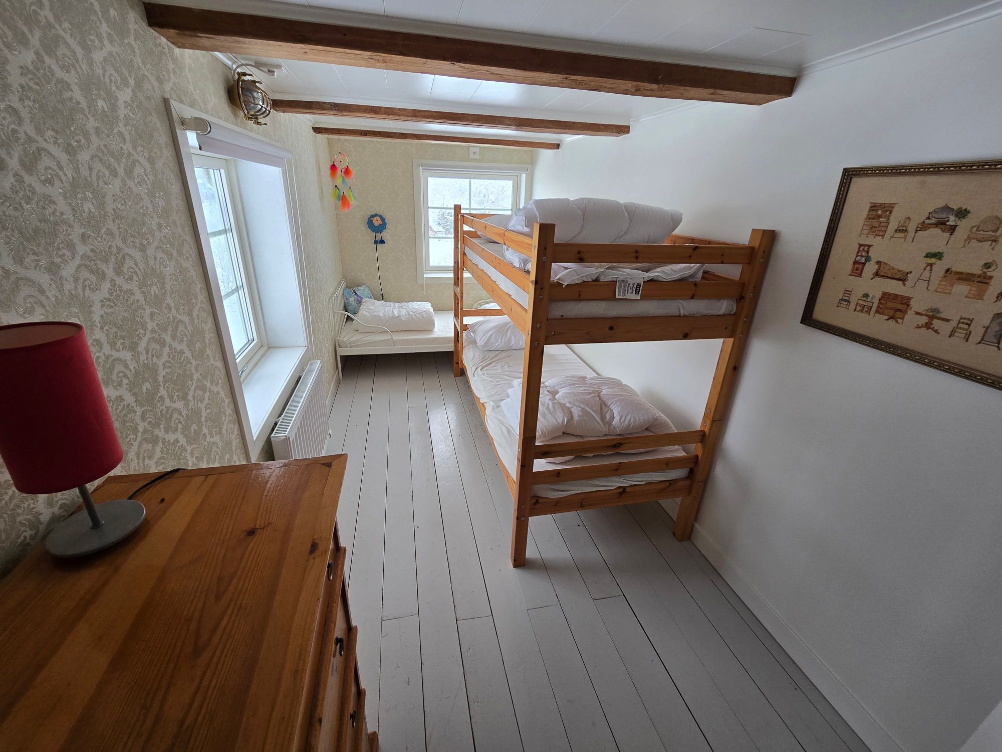 Hel gård från 1790 vid sjö – 2 hus – avskilt läge – bild 16 av 24