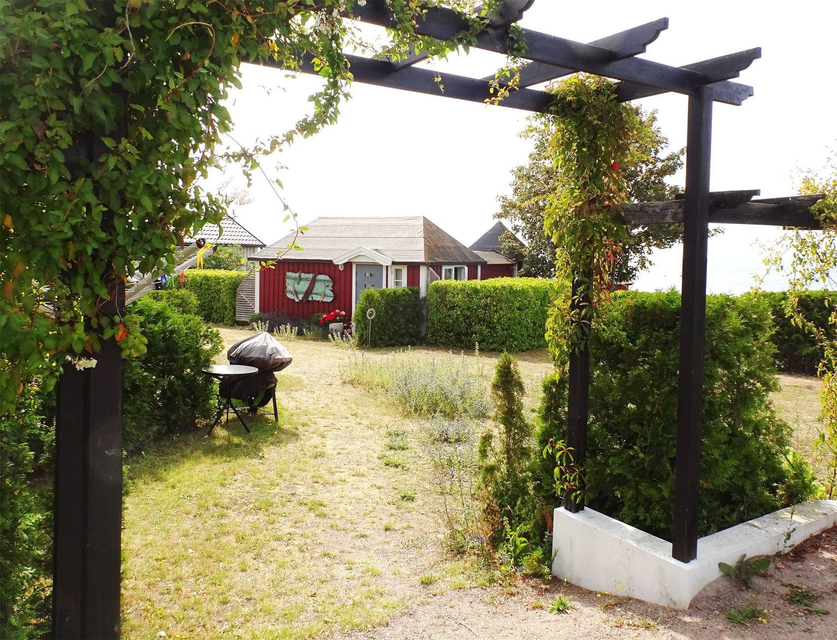 Första parkett; 50 m till badstrand – bild 3 av 24