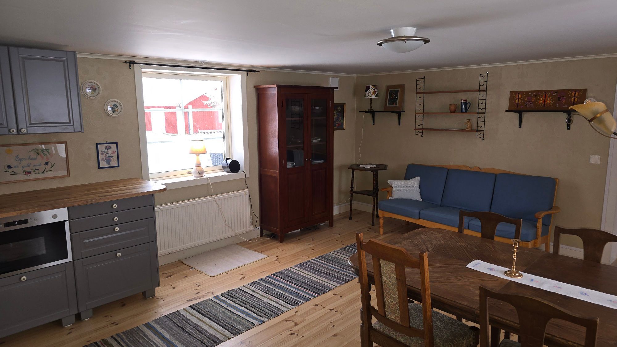 Hel gård från 1790 vid sjö – 2 hus – avskilt läge – bild 22 av 24
