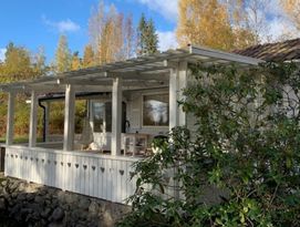 Cottage locaded by  the beautiful Nora lake