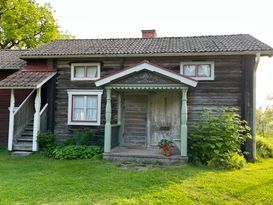 Modernt boende i timmerstuga från 1800-talet