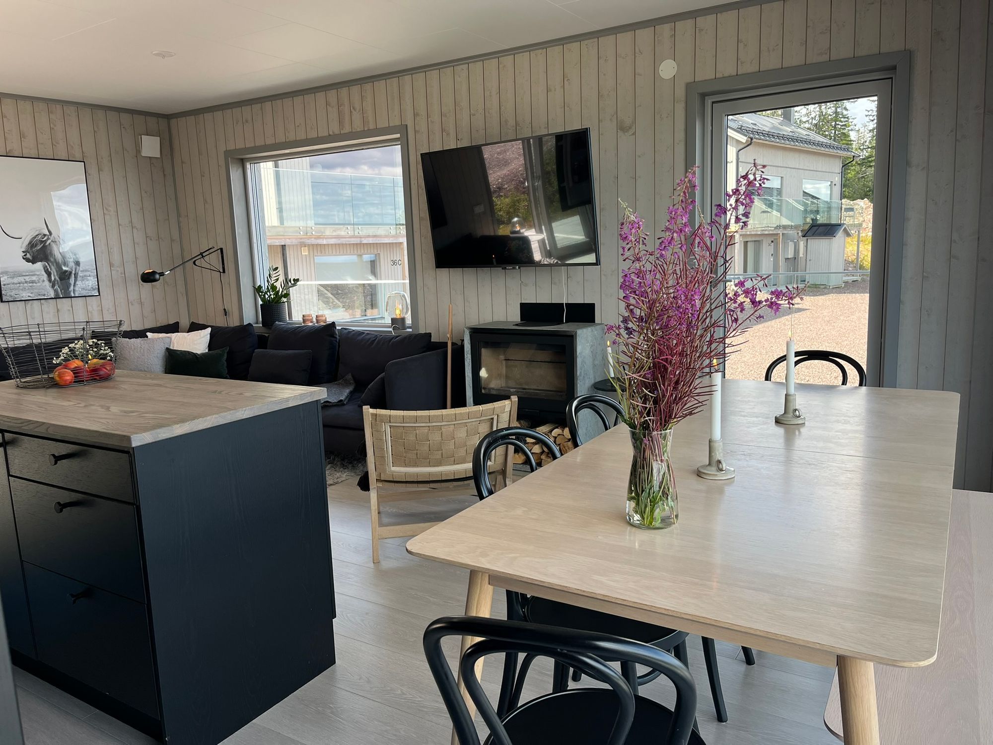 Nybyggt med perfekt ski-in ski-out i Lindvallen – bild 4 av 24