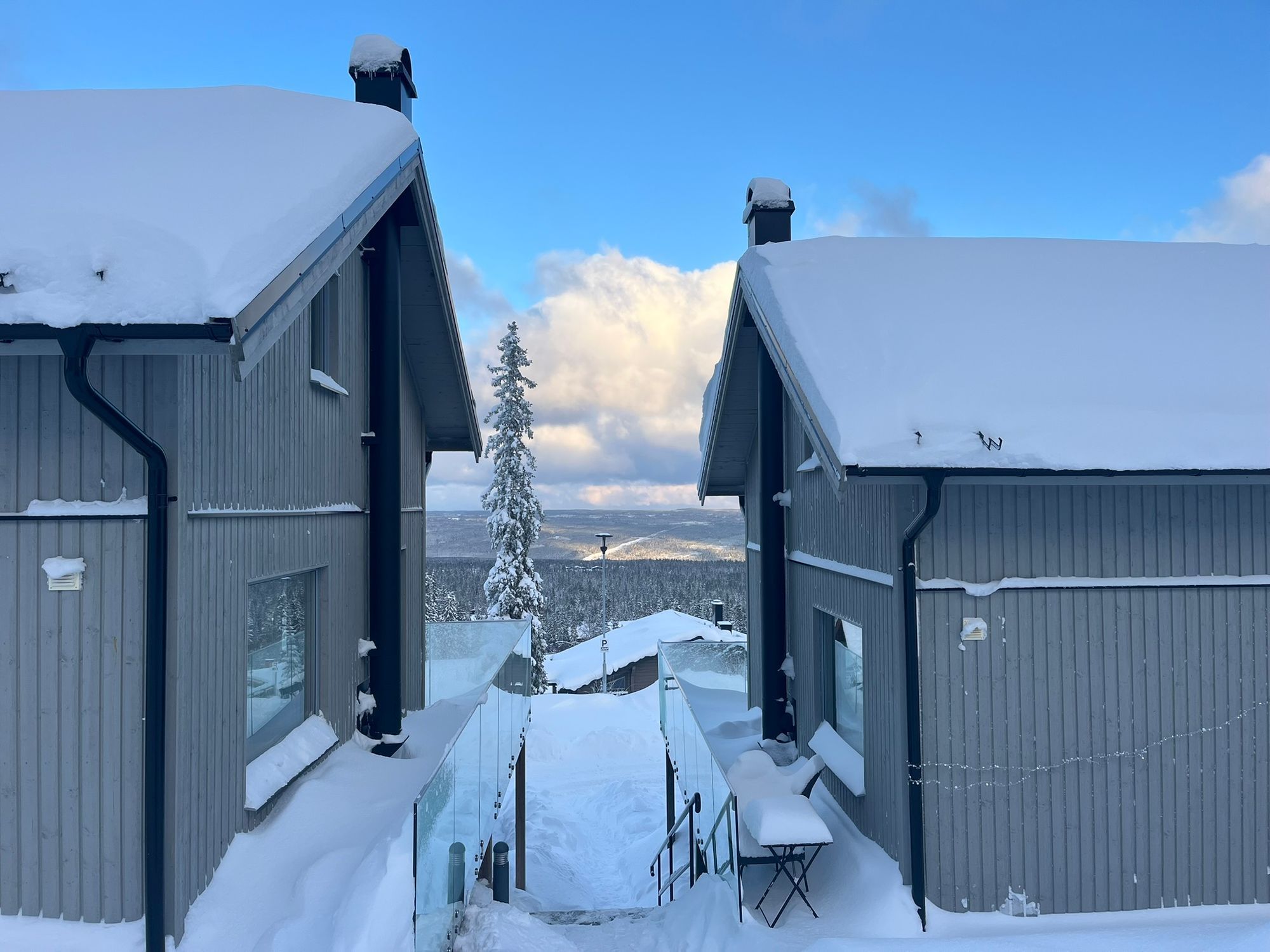 Nybyggt med perfekt ski-in ski-out i Lindvallen – bild 22 av 24