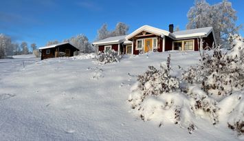 Edsåshöjden med fjällen utanför fönstret