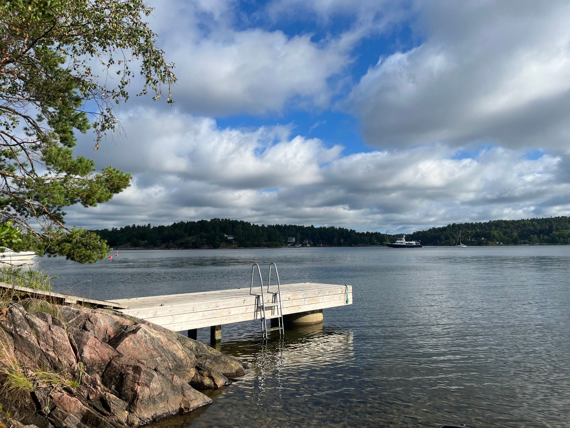 Sjönära med pool på norra Värmdö – bild 12 av 15